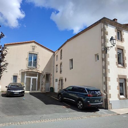 Logis Des Chouans Apartment Les Landes-Genusson ภายนอก รูปภาพ