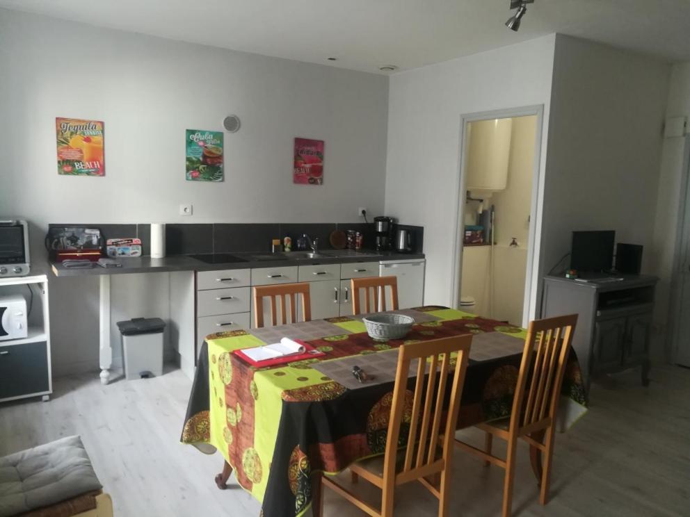 Logis Des Chouans Apartment Les Landes-Genusson ภายนอก รูปภาพ