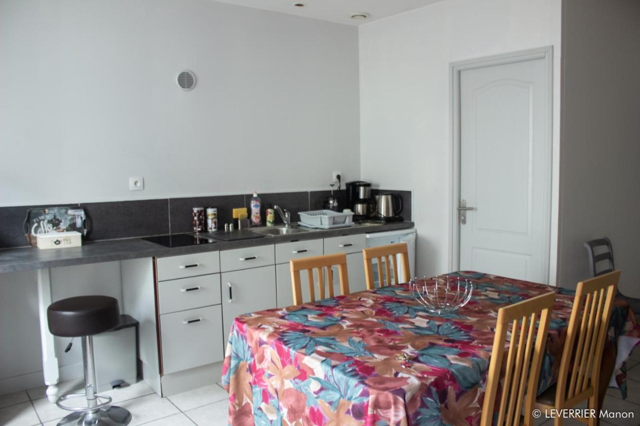 Logis Des Chouans Apartment Les Landes-Genusson ภายนอก รูปภาพ